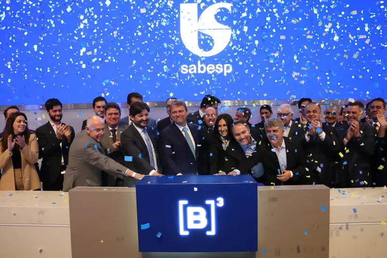 Sabesp: após privatização, maior companhia de saneamento do país registra mais receita, demissão e vazamentos