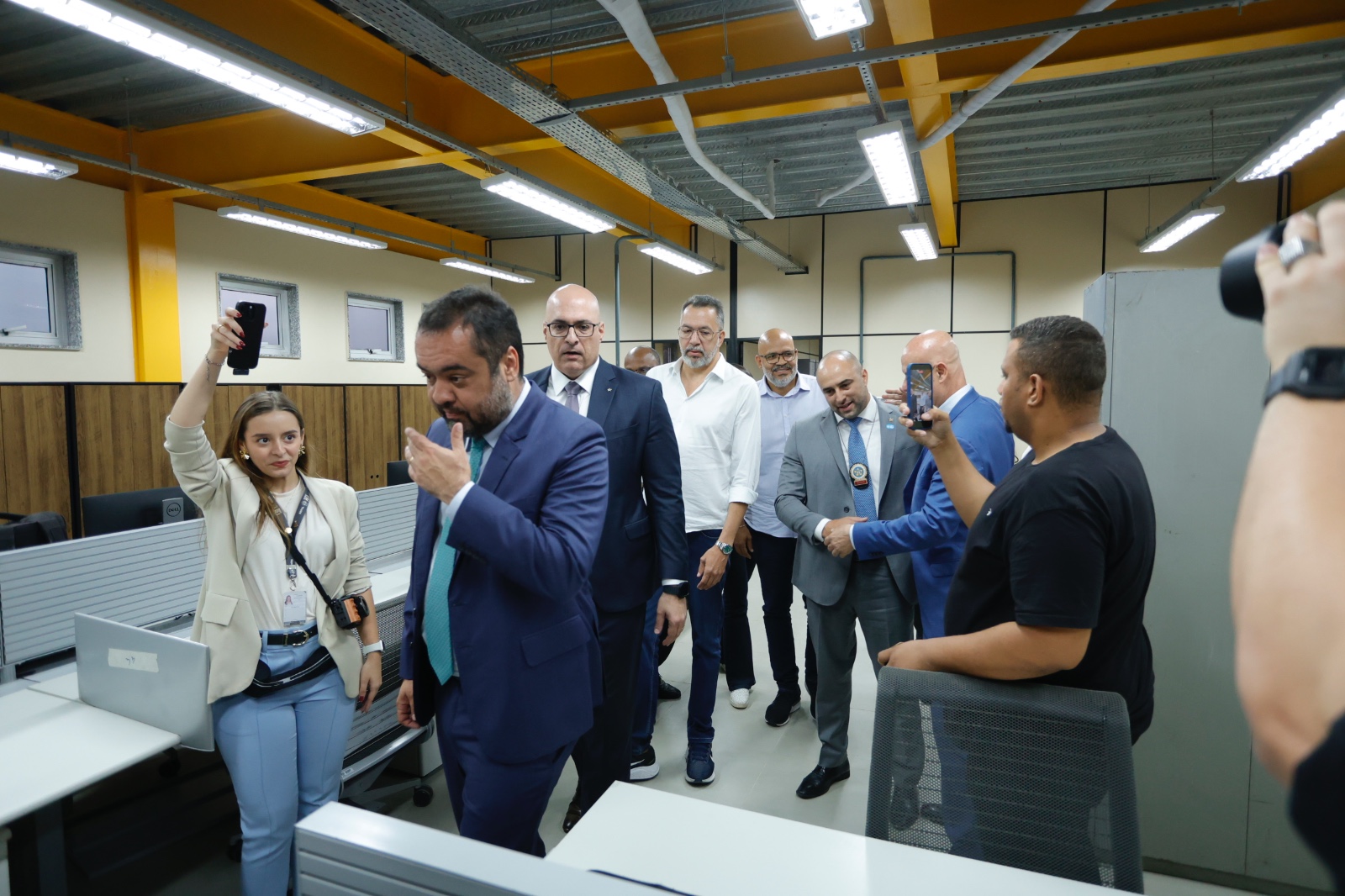 Governador inaugura três delegacias especializadas em Belford Roxo