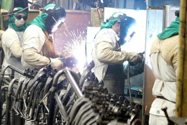 PIB cresce 3,2% nos 12 meses terminados em junho, frente igual período anterior, informa IBGE