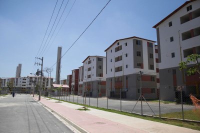 Justiça determina reintegração de moradores do Minha Casa, Minha Vida prejudicados por invasões criminosas no Rio
