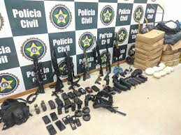 MP e Polícia Civil cumprem 18 mandados de prisão contra integrantes do Comando Vermelho, na Maré e em Petrópolis