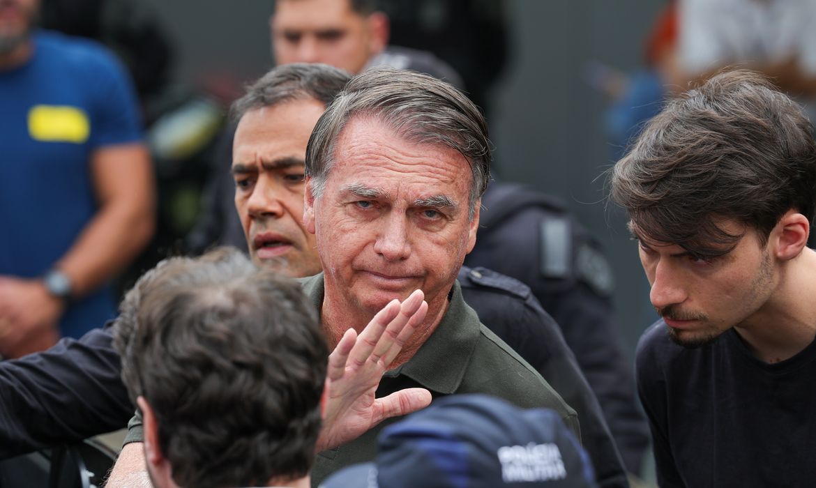 Moraes mantém prisão domiciliar de Bolsonaro