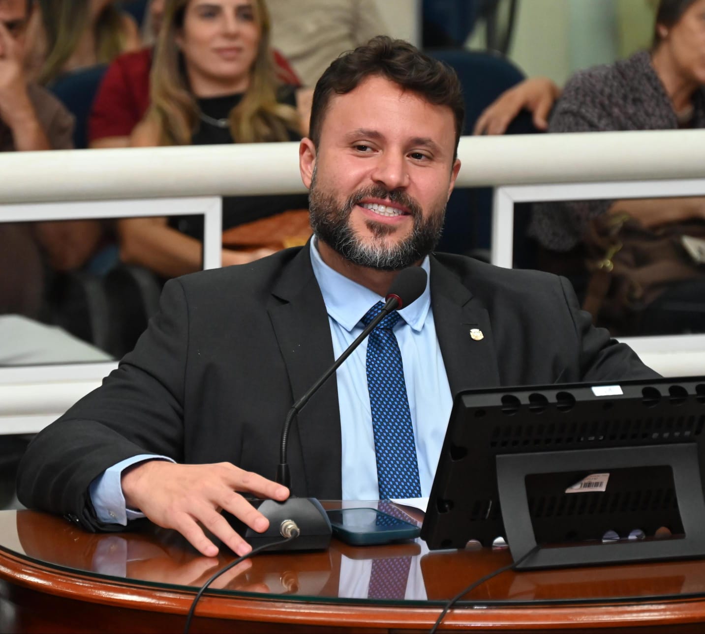 Câmara de Nova Iguaçu aprova projeto de lei de combate ao preconceito contra pessoas albinas