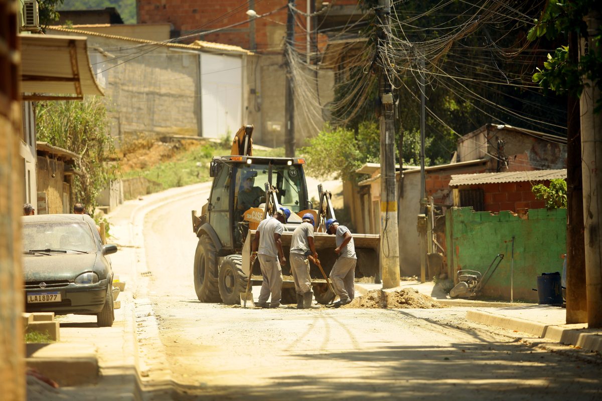 Nova Iguaçu: Prefeitura avança com obras de pavimentação nos bairros Cerâmica e Três Corações