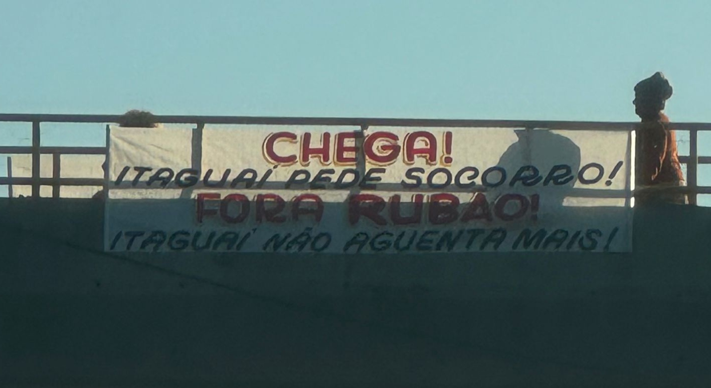Sem resposta da Justiça, Itaguaí protesta contra decisão que mantém no cargo prefeito que nem deveria ter disputado a eleição