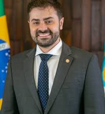 Membro da comissão que deu parecer contra prisão de Bacellar, Vinícius Cozzolino não apareceu para votar