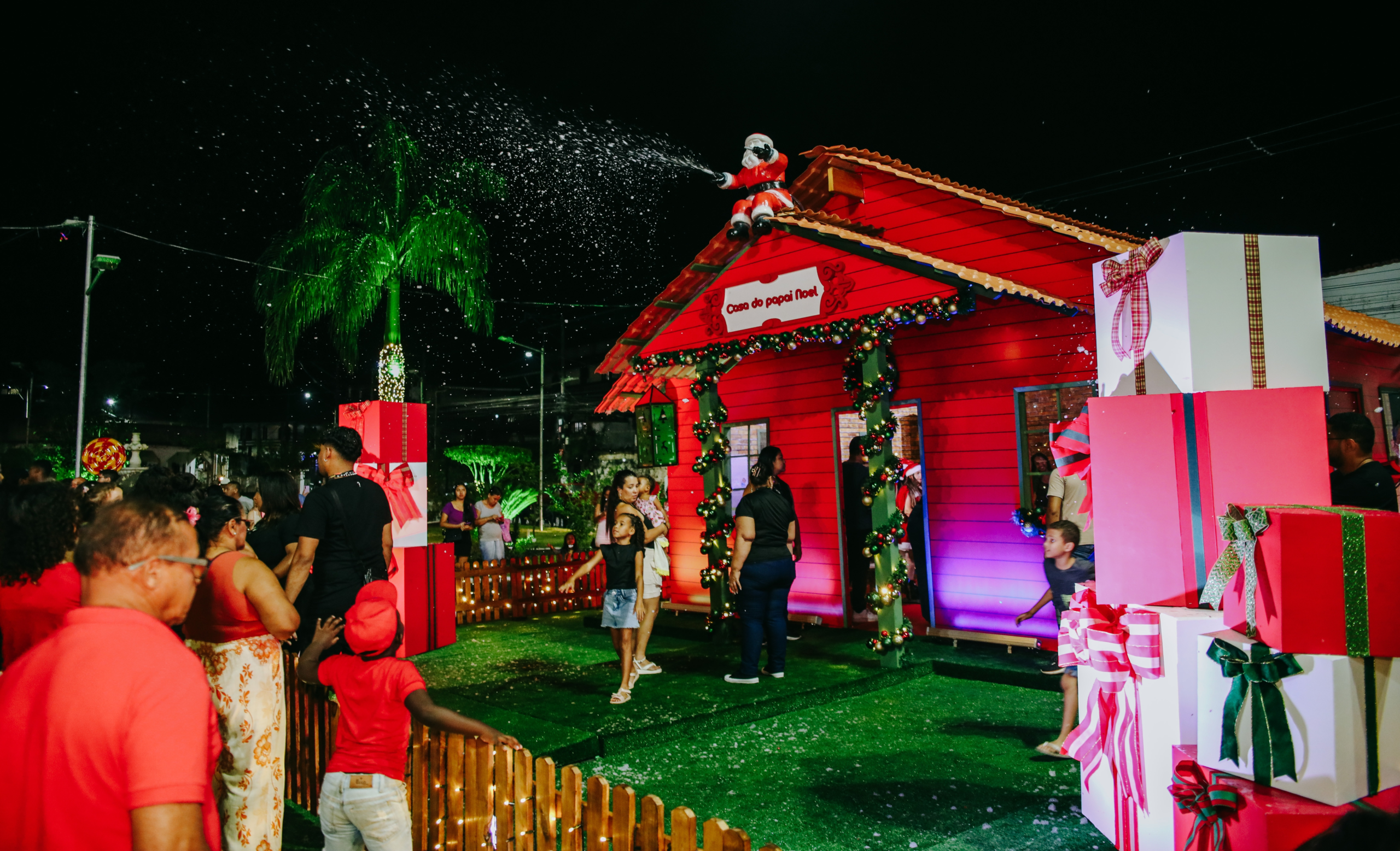 Bairro de Magé transformado na Vila do Papai Noel