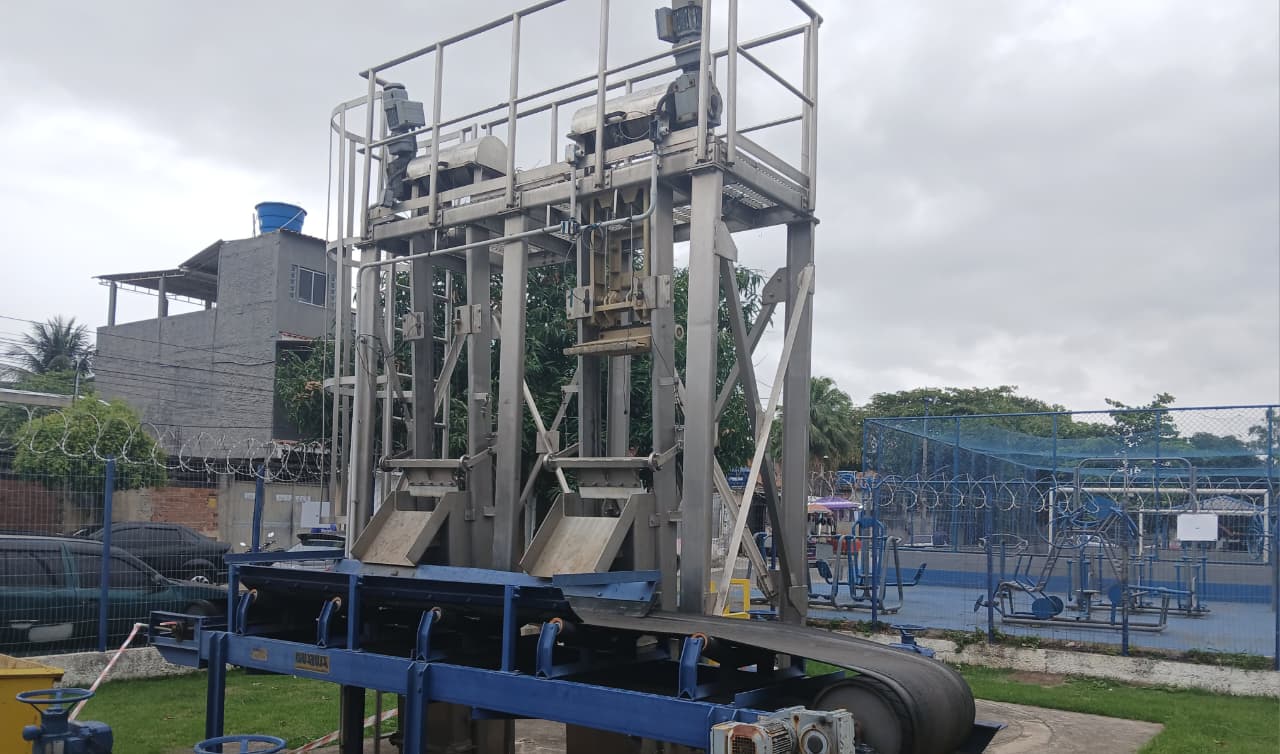 Obra em Nova Iguaçu vai evitar que 480 mil litros de esgoto por dia cheguem a rios da cidade