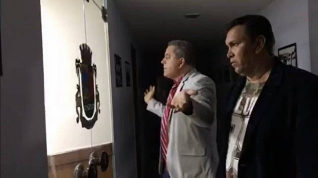 Vídeo com denúncia sobre suposta tentativa intencional de atropelamento em Meriti por parte de ex-vereador, provoca lembranças de violência contra a própria casa de leis do município