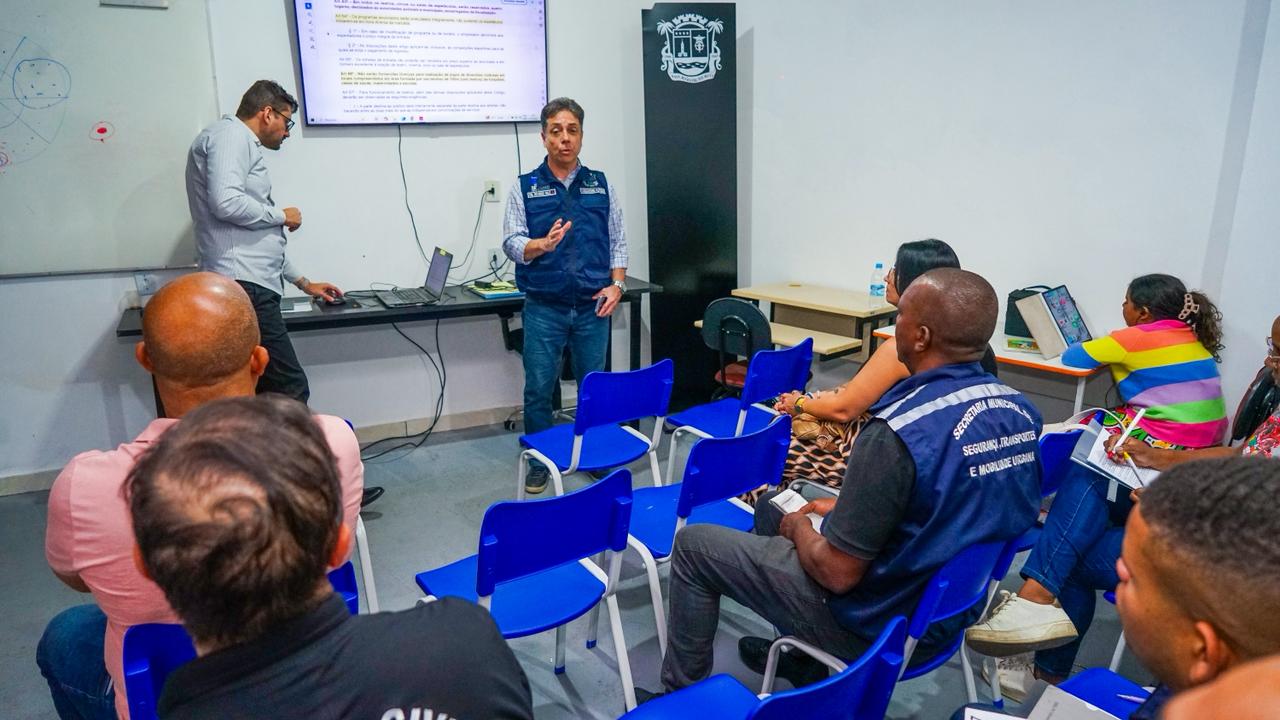 Meriti: Uso de patente militar em colete da Prefeitura está sendo visto por lá como tentativa de intimidação