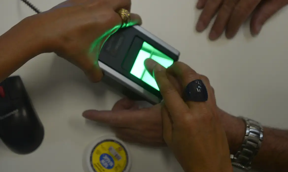 TRE-RJ espera mais de 2,5 milhões de eleitores para coleta de biometria até 6 de maio