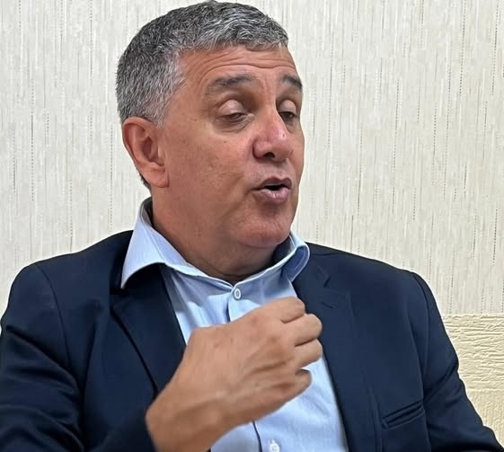 “Onde estão os uniformes?”, perguntam lá em Casimiro de Abreu