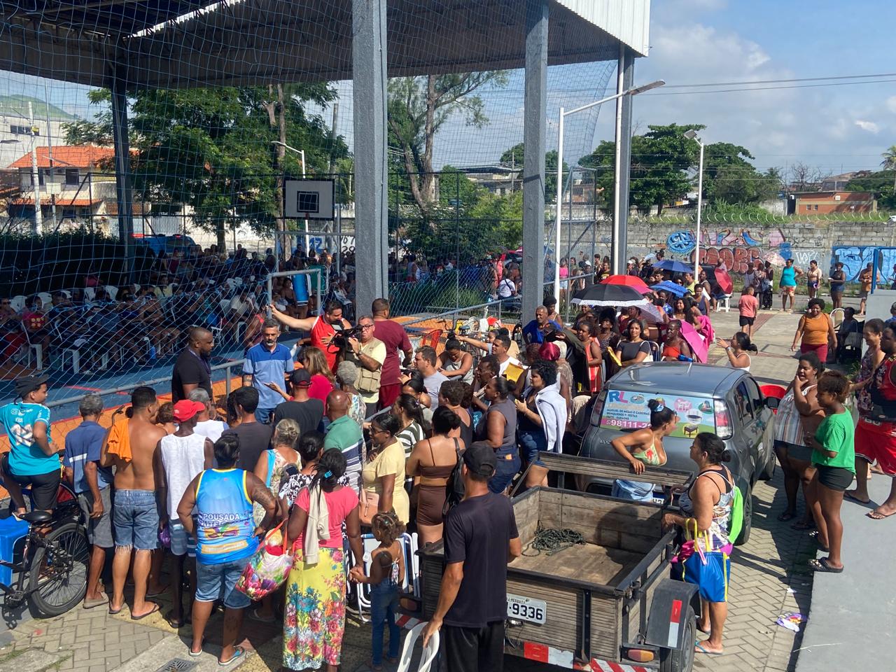 Demora no cadastramento dos atingidos pelas chuvas gera protestos em Mesquita