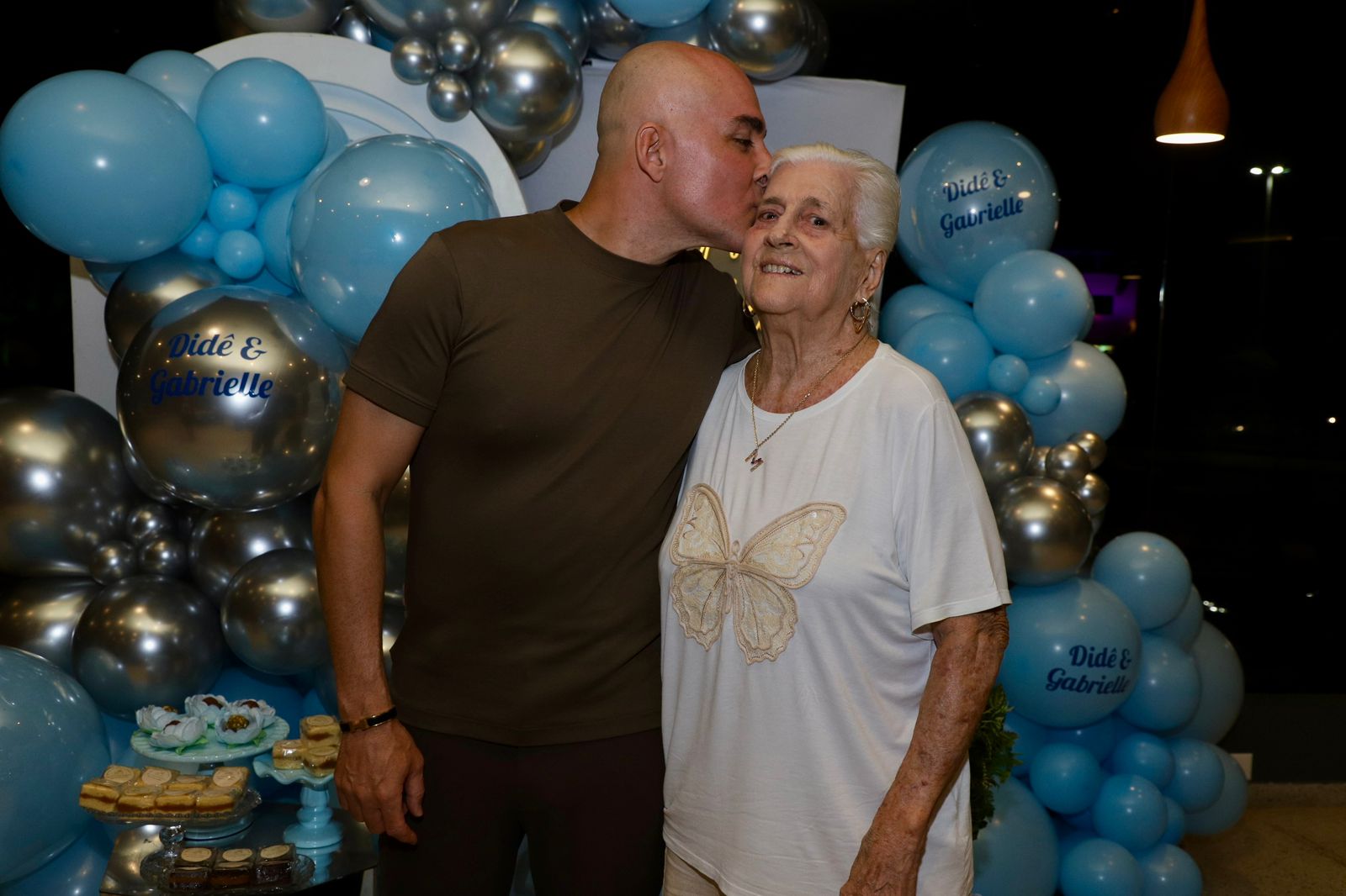 Didê reúne amigos e família para comemorar mais um ano de vida e trabalho à frente do Instituto Rio Metrópole