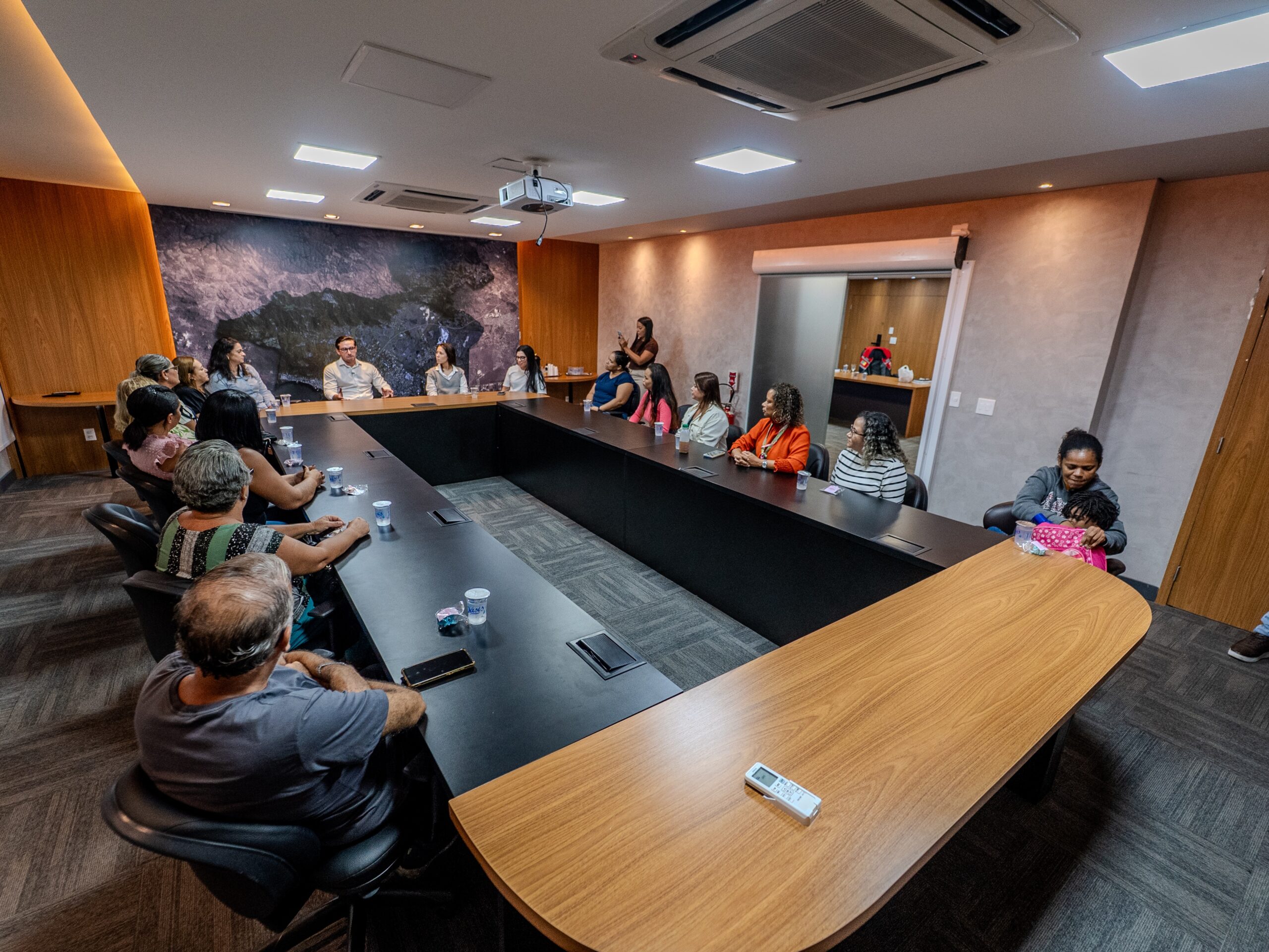 Prefeito de Itaguaí recebe mães atípicas para diálogo sobre inclusão e políticas públicas