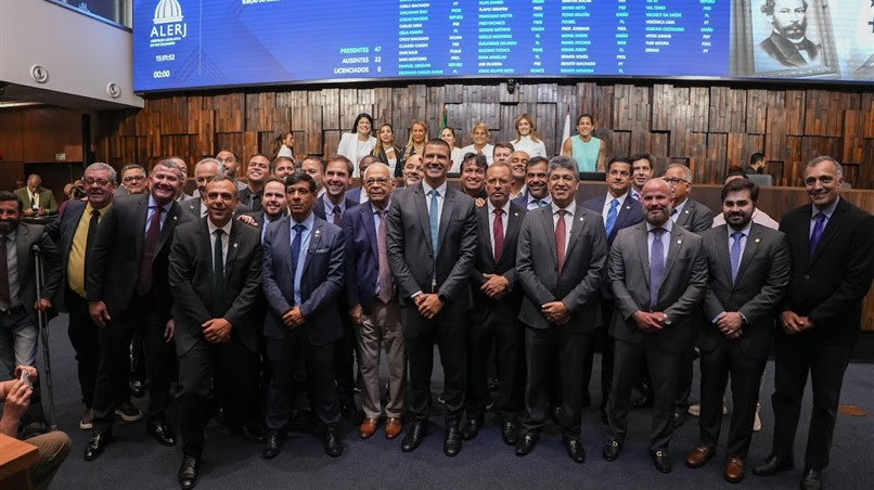 Ruas é eleito presidente da Alerj, mas não vai nem esquentar a cadeira