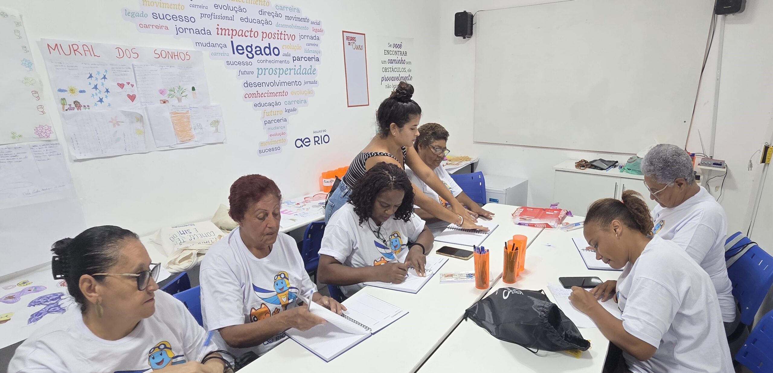 Projeto oferece reforço escolar gratuito em comunidades cariocas