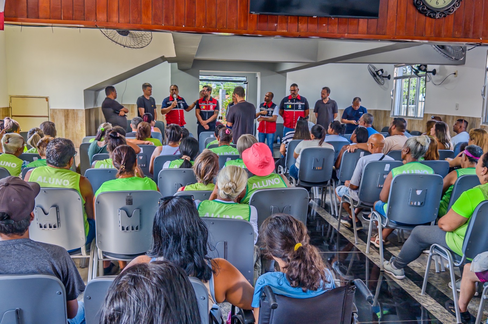 Itaguaí: Prefeito anuncia melhorias em contato direto com os moradores do bairro Chaperó