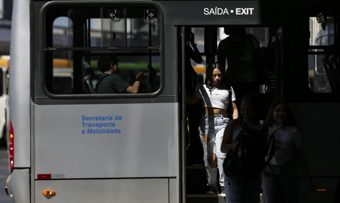 Rio já lei específica contra abuso a mulheres no transporte coletivo