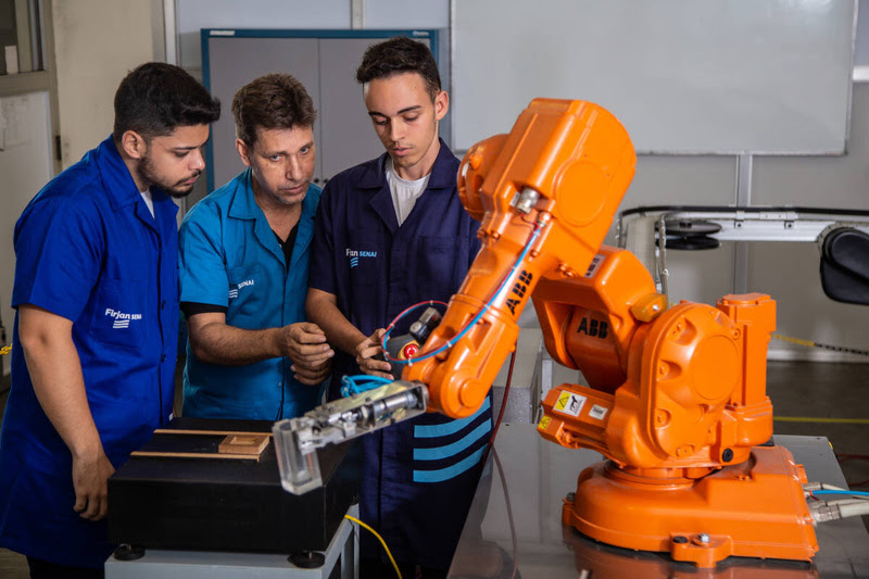 Firjan SENAI tem mais de 11 mil vagas gratuitas em qualificação profissional