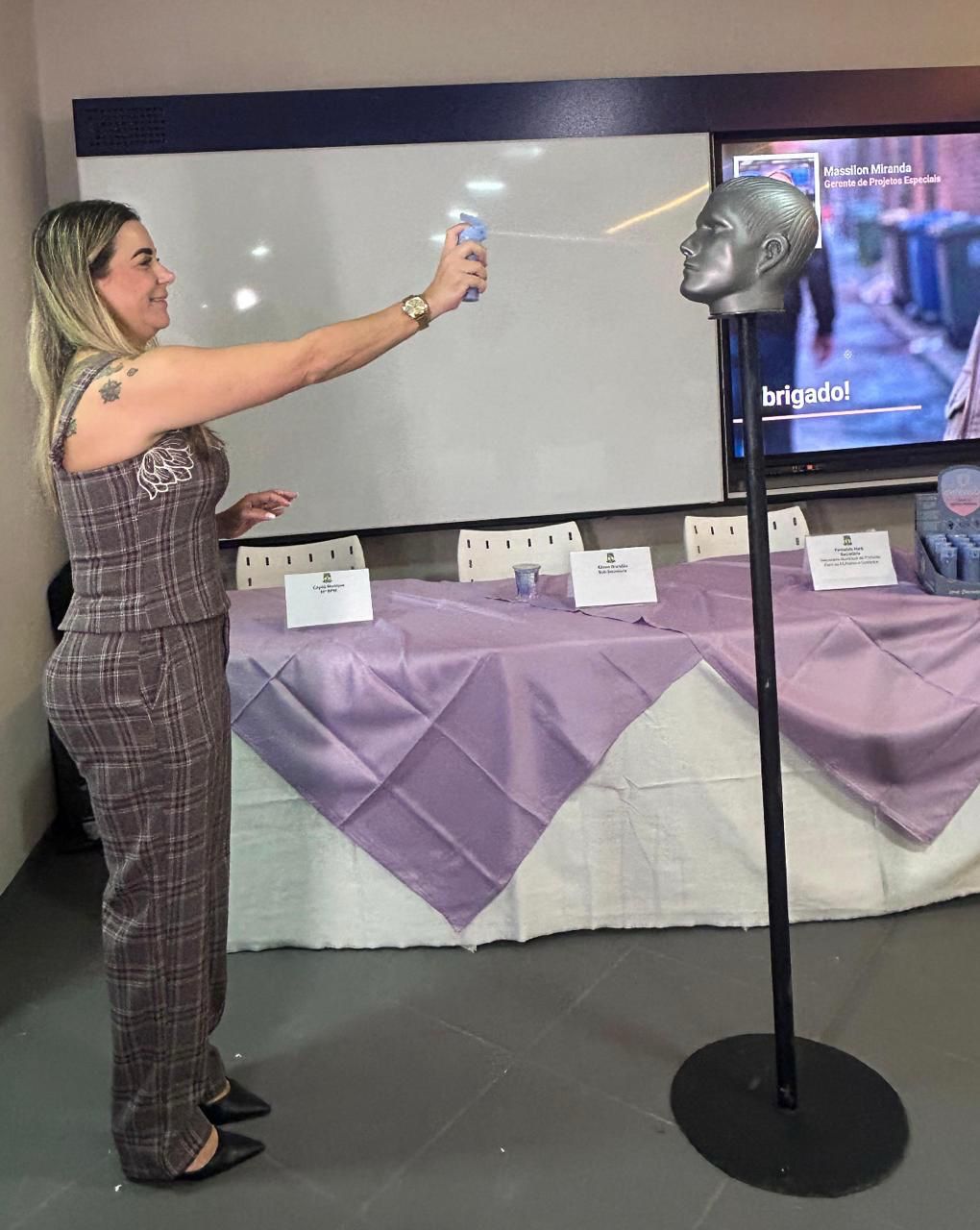 Magé promove treinamento de defesa pessoal e orienta mulheres sobre uso de spray de autoproteção