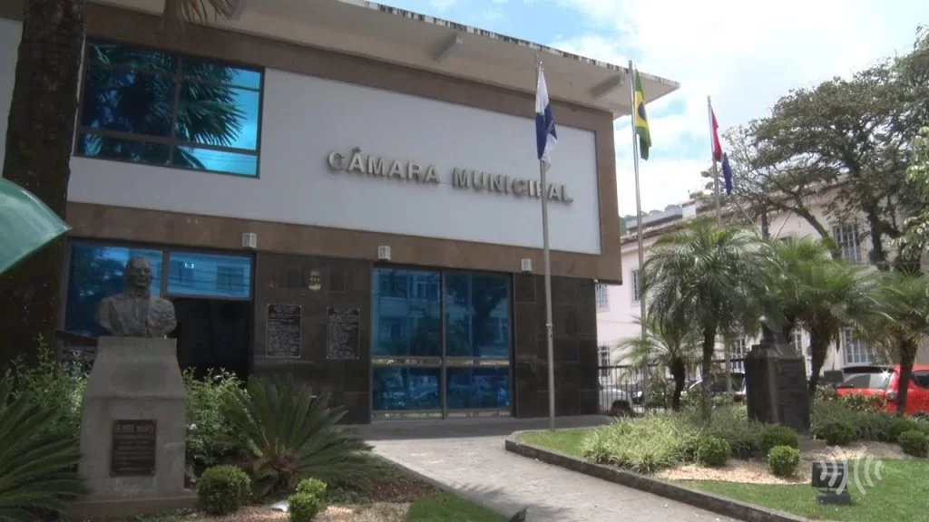 Depois de alerta do Conselho de Engenharia, Câmara de Teresópolis revoga lei que ampliava gabarito para construção de prédios