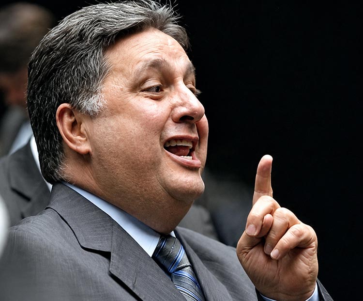 Garotinho vai anunciar pré-candidatura a governador pelo mesmo partido de André Português, que já confirmou a sua