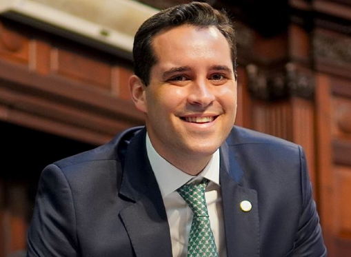 Quer dizer que quem usa dinheiro é bandido, prefeito?