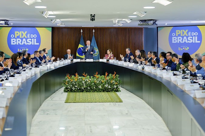 Em reunião ministerial, Lula defende soberania do Brasil e sequência de diálogo com os EUA