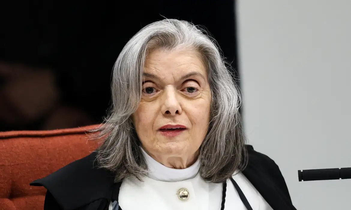 Ministra Cármen Lúcia diz que Judiciário deve buscar credibilidade, não popularidade
