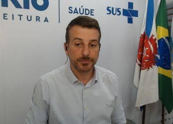 Estilo “mineiro” apresenta Daniel Sorans à Baixada e trabalho silencioso já começa a incomodar