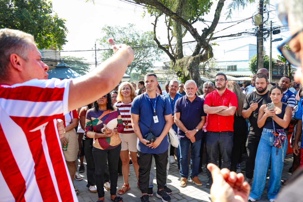 Roda de samba marca inauguração de praça revitalizada em Bangu e moradores comemoram novo espaço de lazer