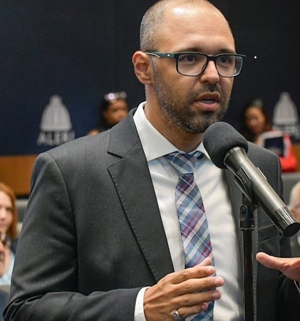 Um político bem armado