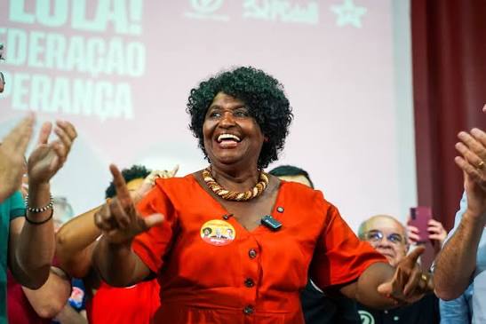 Benedita continua liderando disputa para o Senado, aponta pesquisa Prefab Future
