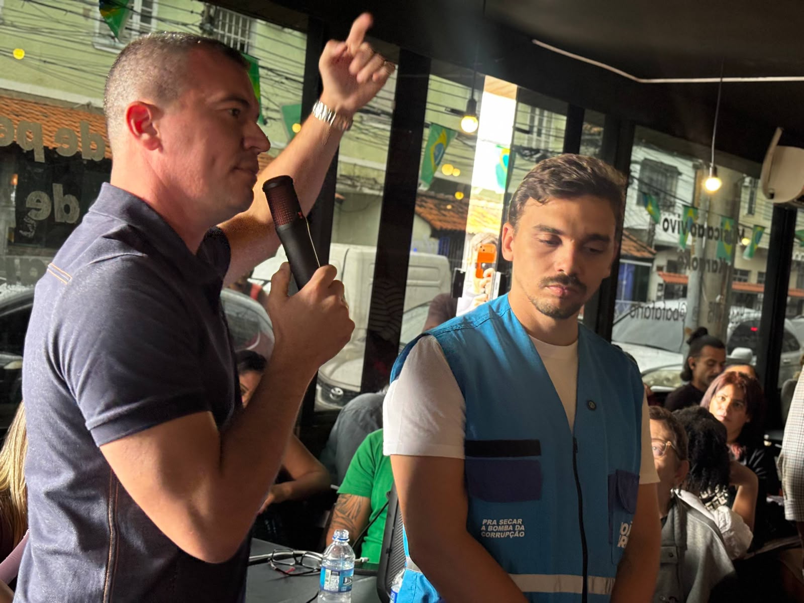 Rafael Aloisio Freitas abre campanha com agenda de rua em três regiões do Rio
