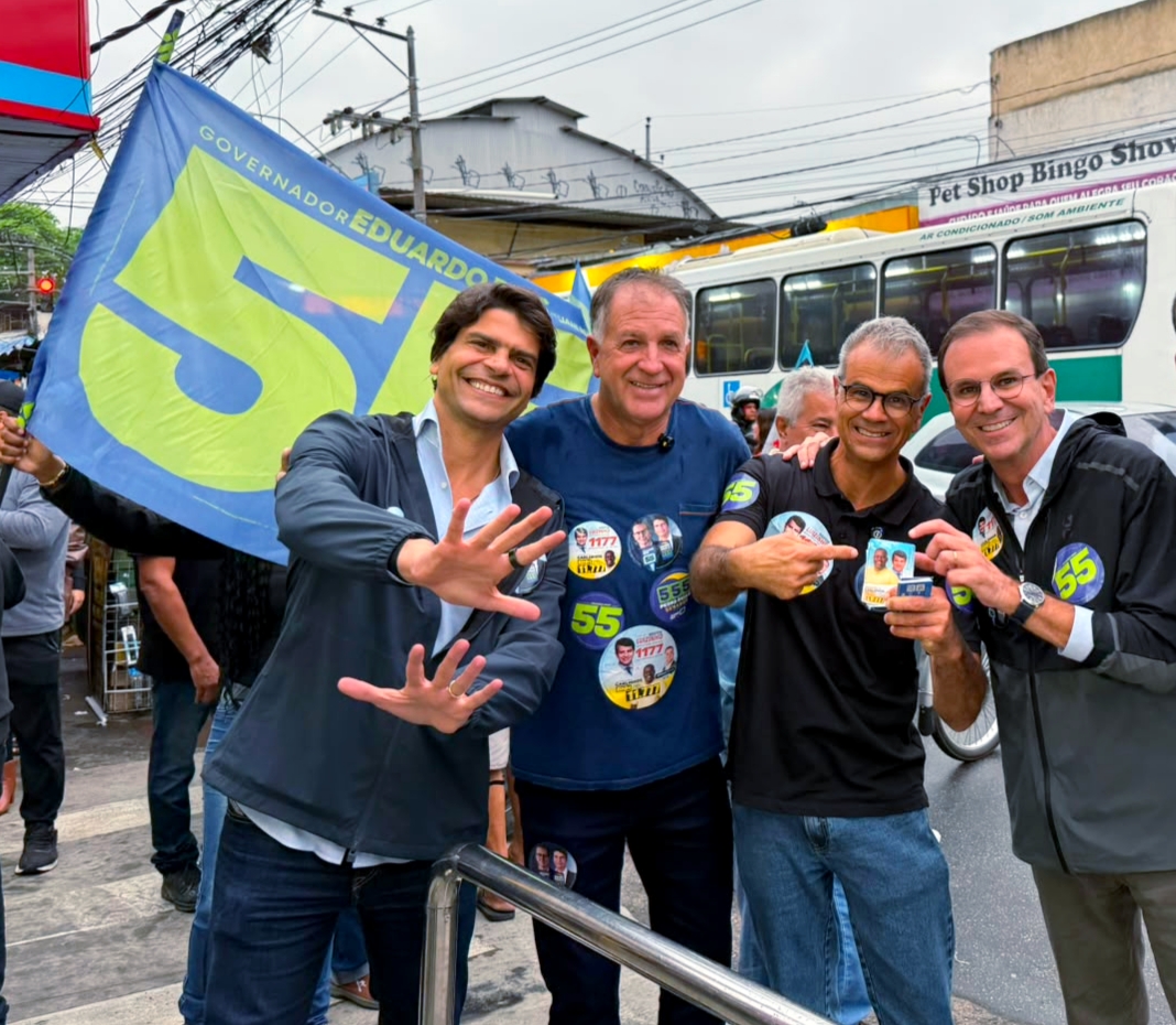 Eduardo Paes e Pedro Paulo caminham sob chuva em Nova Iguaçu e recebem apoio caloroso nas ruas