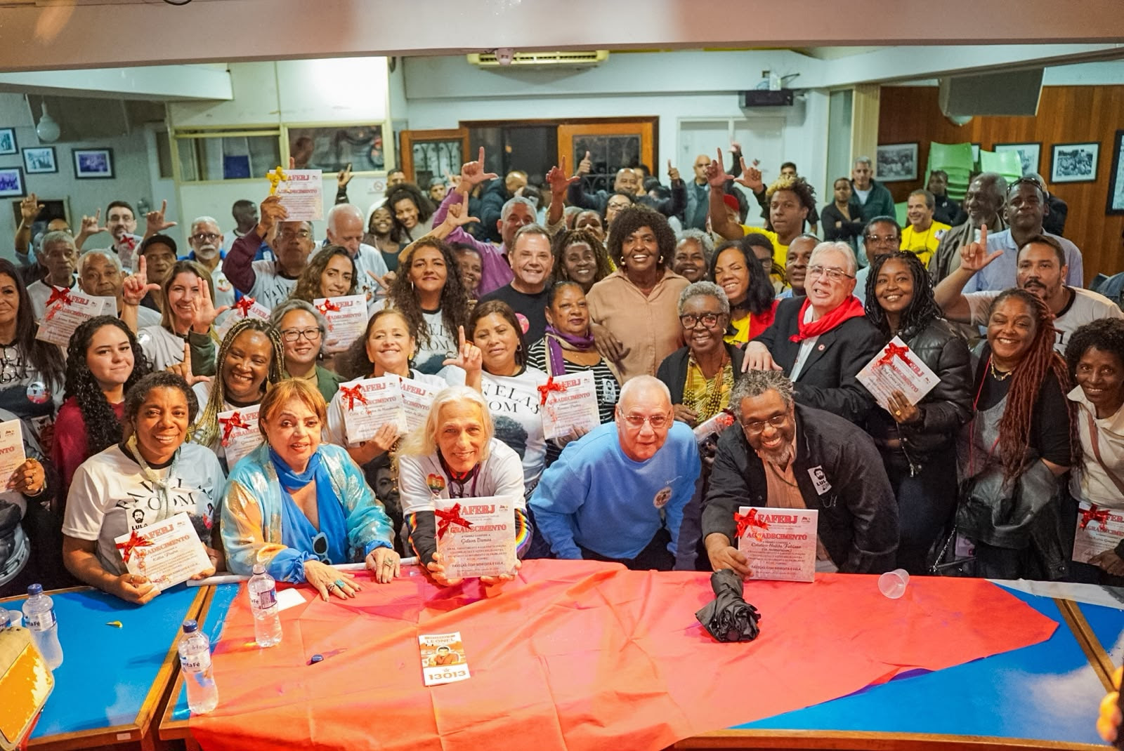 Benedita recebe homenagem da Faferj e dos movimentos de favela