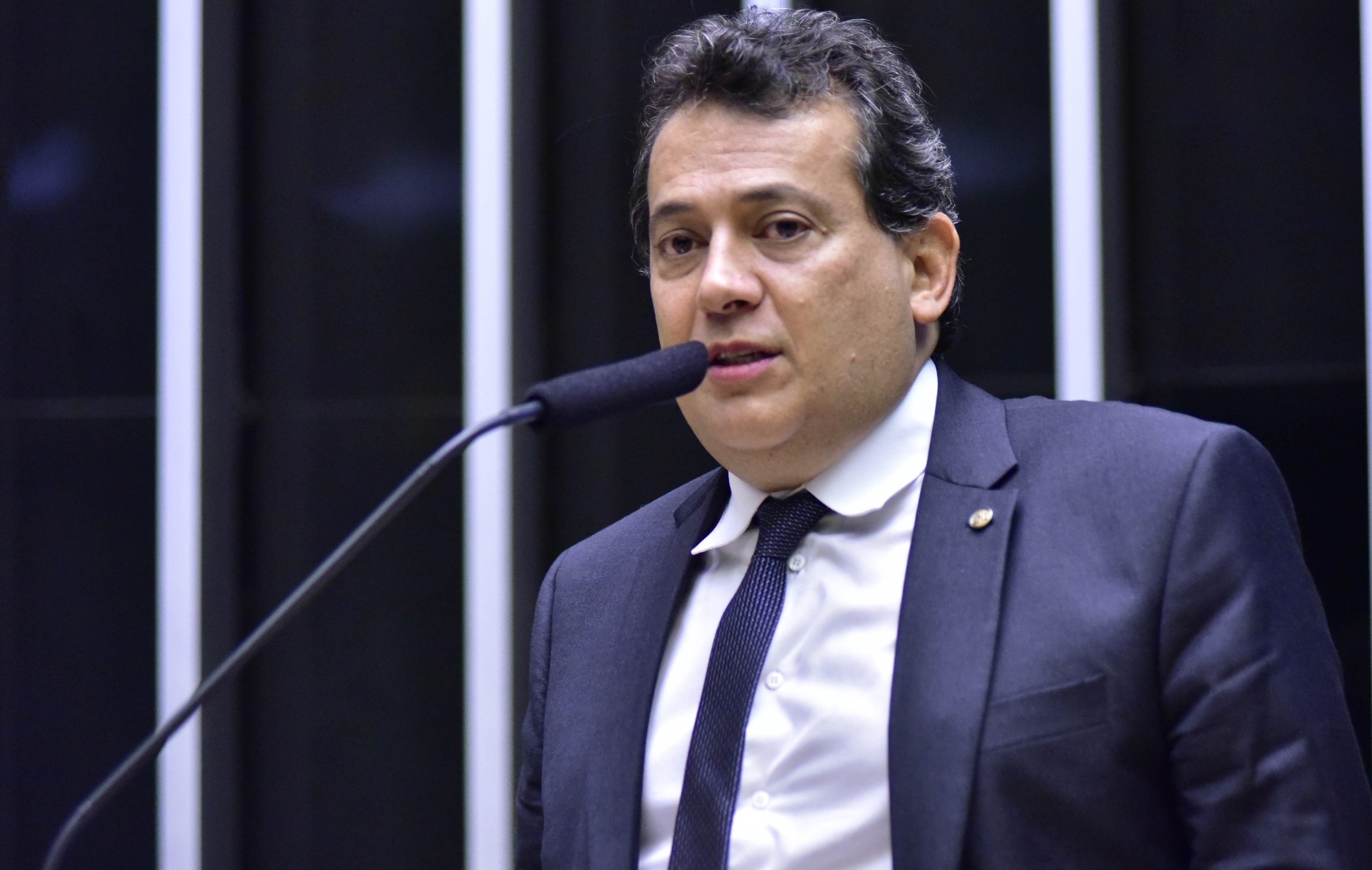 Apontado na Baixada como “prefeito de fato” em Nilópolis, deputado é alvo da PF em operação contra compra de votos