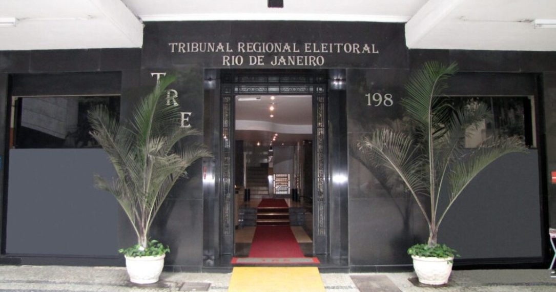 Projeto TRE-RJ oferece transporte adaptado a eleitores com deficiência