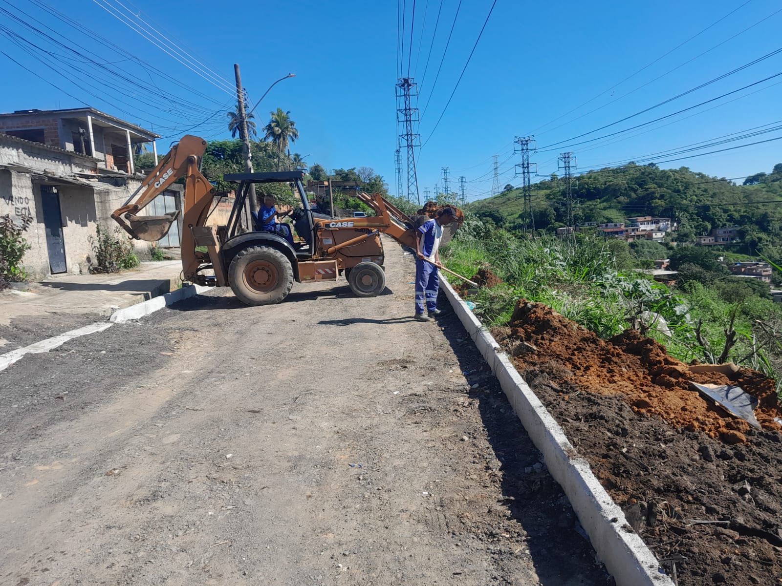 Meriti: Prefeitura obras de drenagem e pavimentação no Morro do Coqueirinho