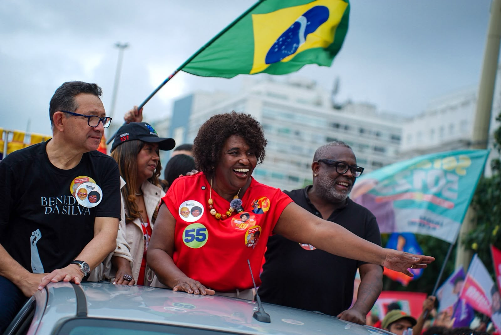 “O Brasil não é quintal de ninguém”, afirma Benedita da Silva