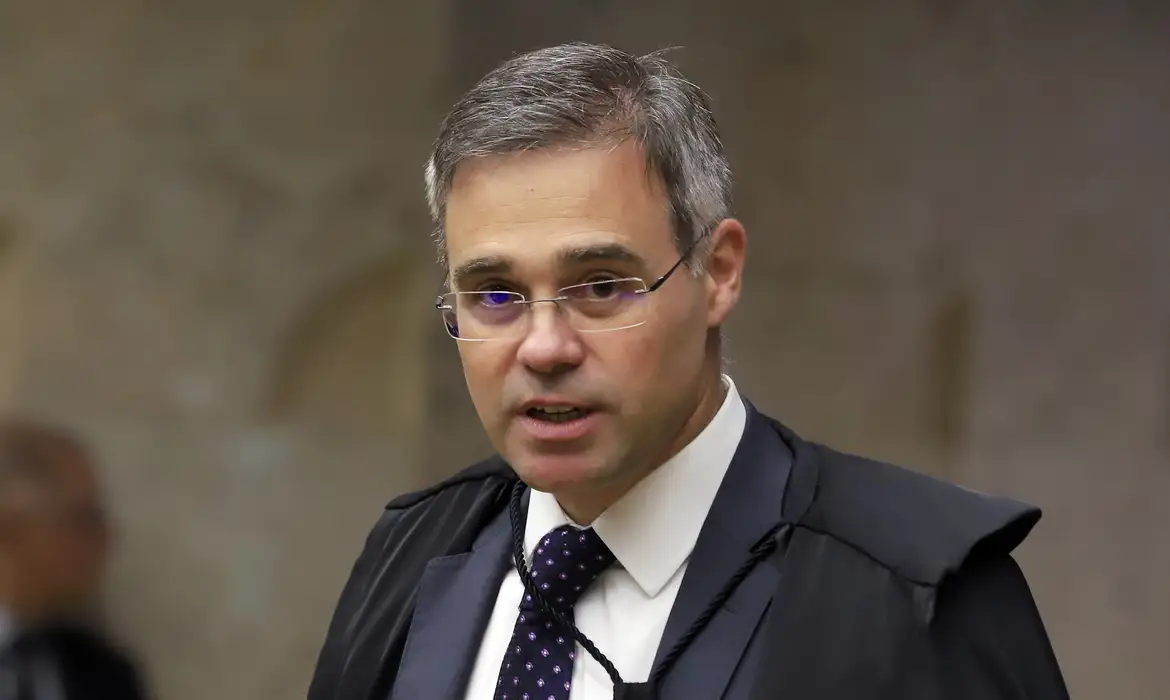 André Mendonça rejeita ação contra reajuste do Bolsa Família