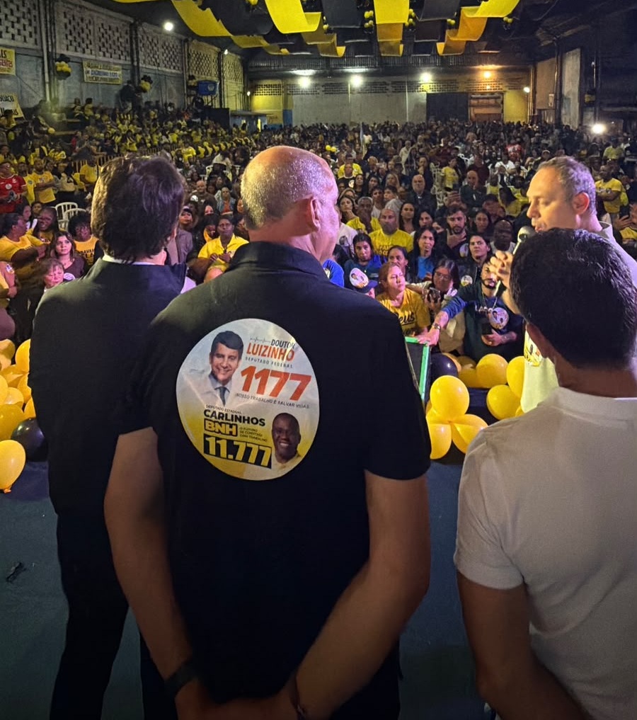 Em quadra lotada, Maurício Morais mostra força popular em favor de Dr. Luizinho e Carlinhos BNH; Pedro Paulo aproveitou a chance para dar seu recado