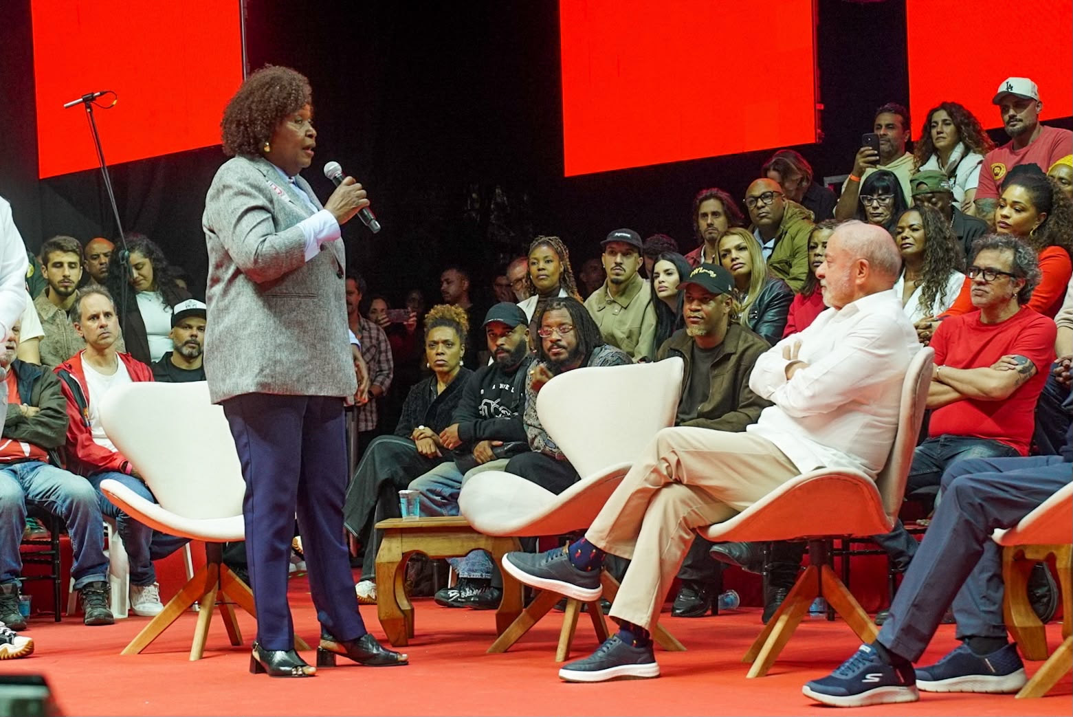 Benedita faz discurso emocionante em encontro histórico com artistas no Rio