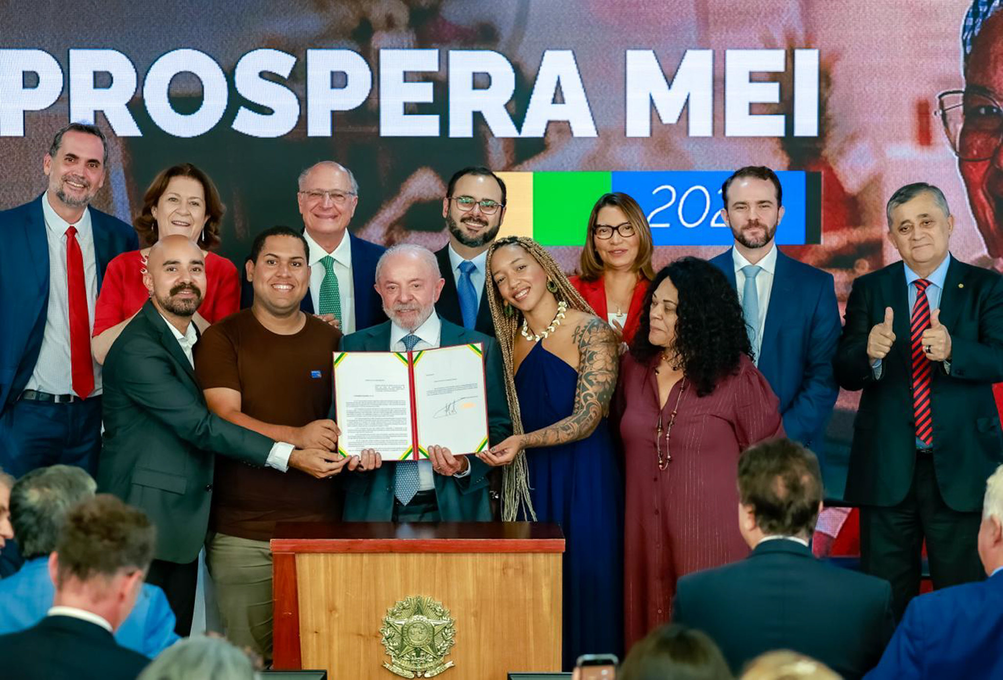 Governo apresenta perdão de dívidas tributárias de MEIs, compra de débitos bancários e apoio de até R$ 5 mil para investir no negócio