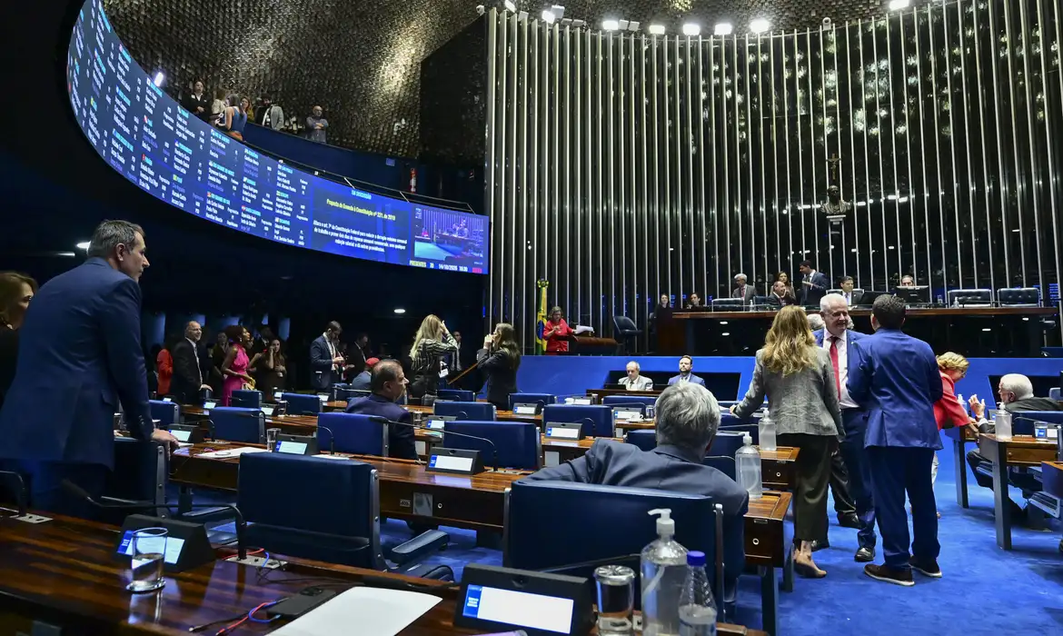 Senado aprova fim da escala 6×1 e redução da jornada de trabalho