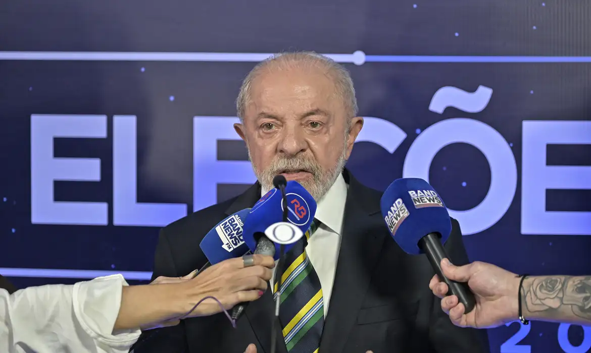 Lula cumpre promessa e encaminha ao TSE autorização de  quebra de sigilo bancário se Flávio fizer o mesmo