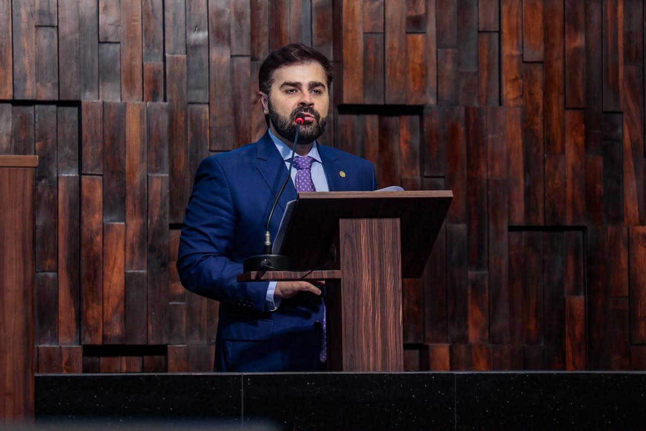 Com seis emendas em projetos de lei do Executivo, deputado Vinicius Cozzolino contribui para medidas de recuperação de receitas e combate ao déficit do Estado